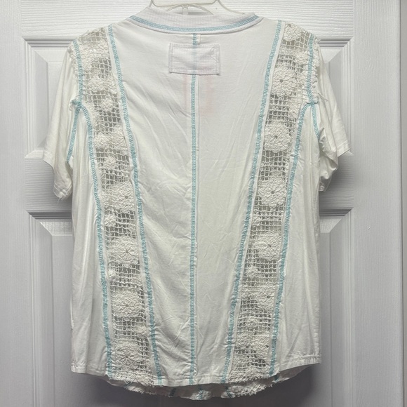 POL White and Light Blue Crochet Lace Accent Short Sleeve Top-New - Picture 3 of 3